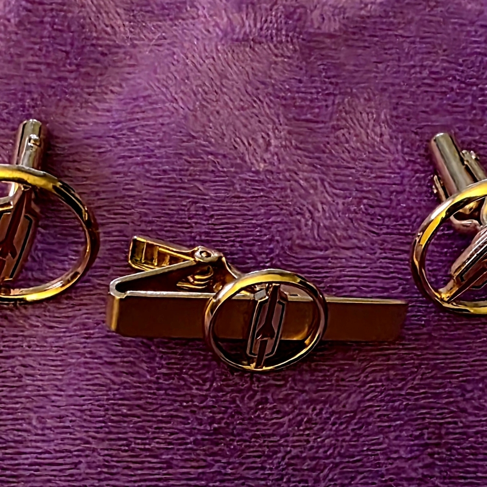 Vintage Oldsmobile Gold Tie Clip and Cufflinks Set